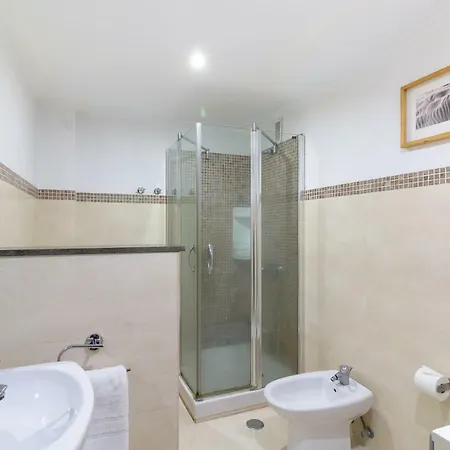 In Excellent Neighborhood Apartman *